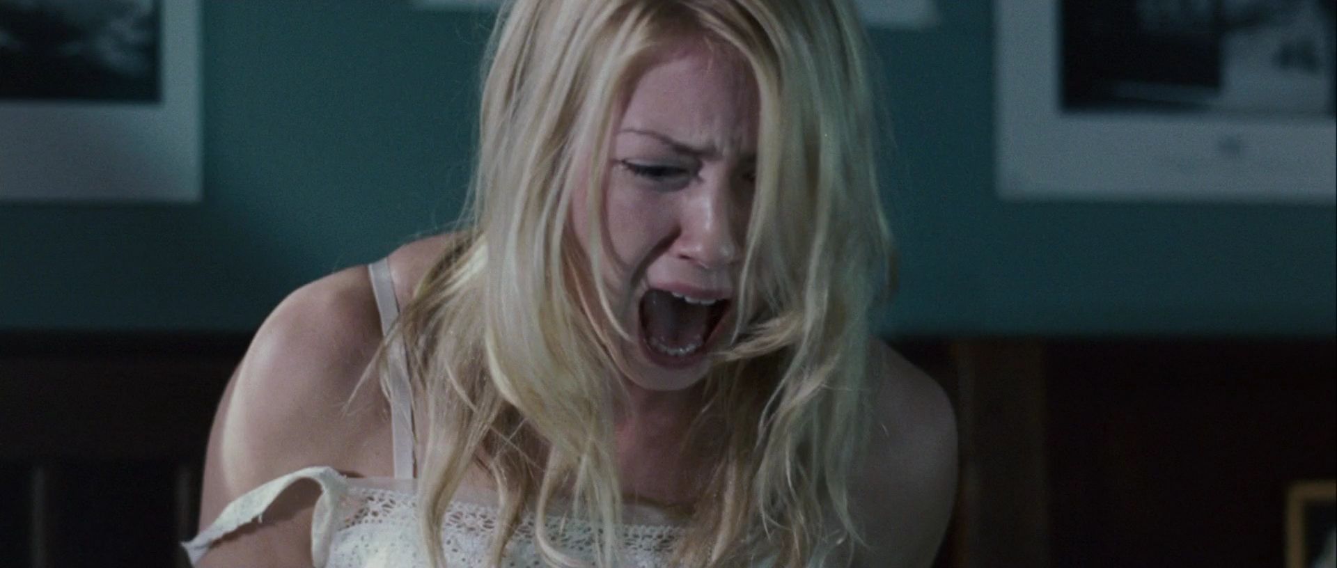 Laura Ramsey as Sarah Wenham screams in fear in The Covenant (2006)